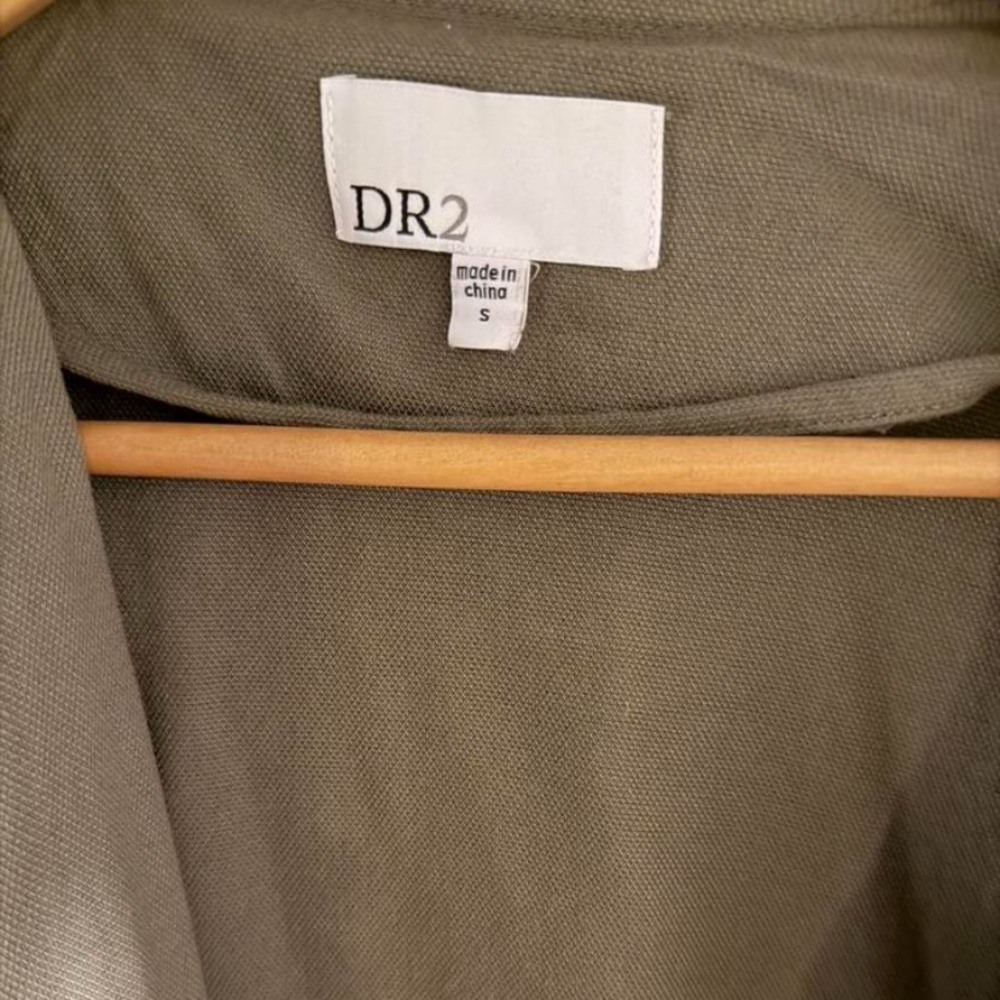 DR2 Women's Light Weight Jacket in Olive Green with Ruffle Back - Picture 8 of 8